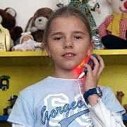 Tengo 10 años.... Vuestro aparato me ha ayudado y lo mejor es que cuando me duele algo puedo sacarle brillo yo misma....