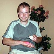 Sufro psoriasis grave desde hace 20 años .... Al principio lo tomé prestado a modo de prueba para no ofender a un buen amigo que me ofreció la oportunidady con la convicción de que volvería a devolverlo en paz, porque como otros métodos que había probado, probablemente no me ayudaría en nada. Pero no lo hice. Al contrario, lo pagué con gusto y seguí utilizando con asombro sus grandes capacidades.