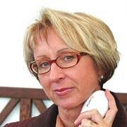 No sé lo que es un resfriado, catarro, gripe, faringitis estreptocócica... Compré mi primera lámpara de fototerapia hace unos 4 años y desde entonces no he vuelto a someterme a un tratamiento con luz. Me ayuda con todo tipo de dolores, sobre todo en las articulaciones. Cada vez que noto algo en alguna parte, cojo la lámpara de fototerapia y la aplico en el lugar donde me duele y, por lo general, después de las dos o tres primeras aplicaciones ya estoy mucho mejor, a veces completamente bien.